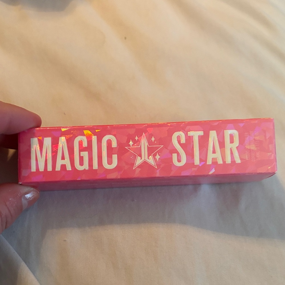 Jeffrey Star Magic Star Pink Box c8.5 liquid concealer